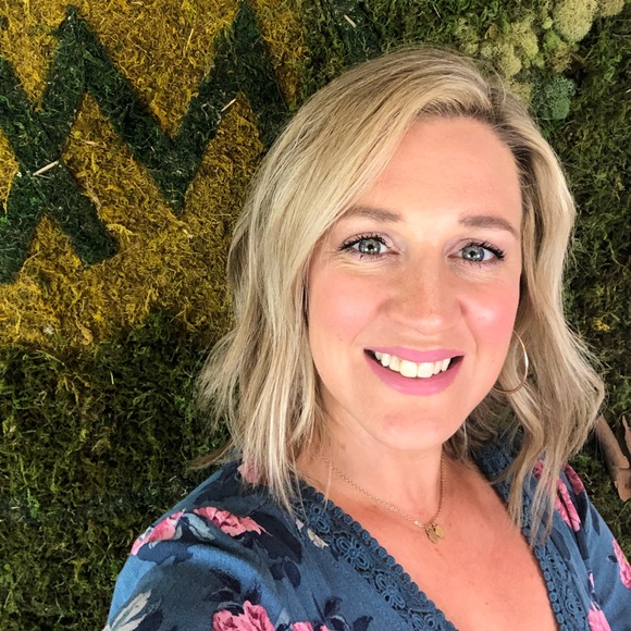 Meet your Posher, Kristen - Picture 1 of 1